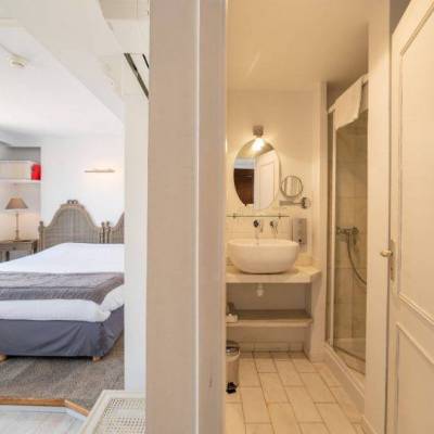 hotel bedroms with bathrom.jpg